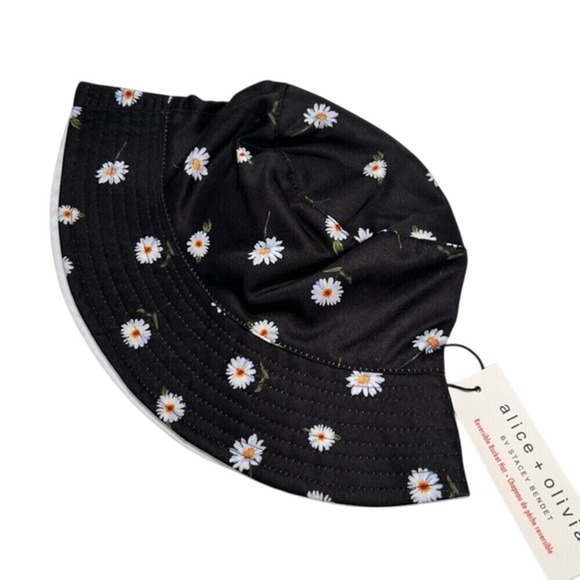 NWT ALICE + OLIVIA Reversible Printed Bucket Hat Black Floral to White Fairy - Picture 1 of 9